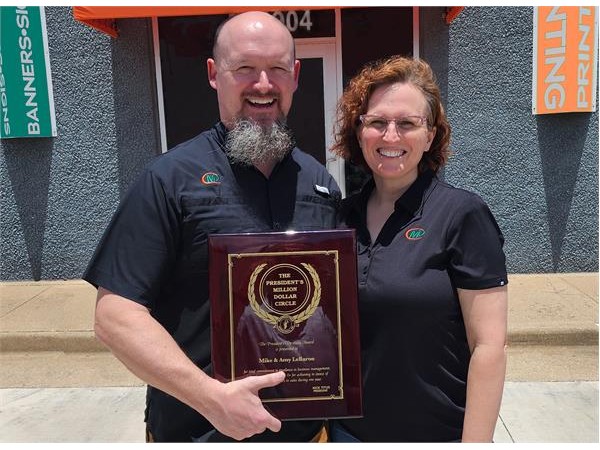 {Minuteman Press Franchise Owners Mike & Amy LeBaron Join President’s Club in First Full Year in Fort Worth, TX}