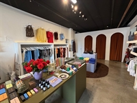 retail boutique established brand - 1
