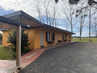 taree freehold motel with - 1