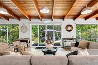 stunning freehold accommodation bright - 1
