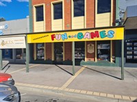 iconic toy games retailer - 1