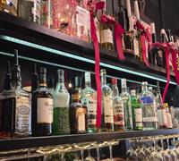 exceptional restaurant bar opportunity - 1