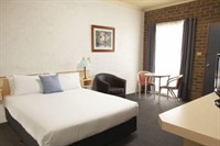bega downs motor inn - 2
