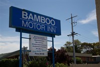 bamboo motor inn lakes - 1