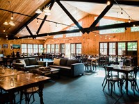 huge upside accommodation boutique - 3