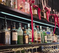 exceptional restaurant bar opportunity - 1