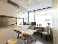 most luxurious prestigious cosmetic - 1
