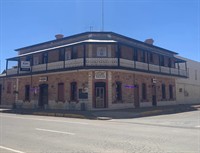 junction hotel freehold peterborough - 1