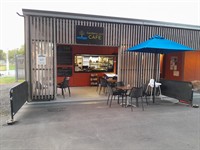 popular lakeside cafe a - 1