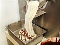 gelateria shop with onsite - 2