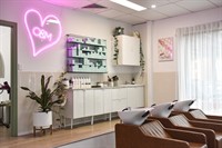 modern large-scale hair beauty - 1