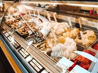 gelateria shop with onsite - 3