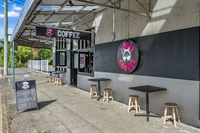 well known coffee shop - 1