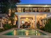 established hostel playa tamarindo