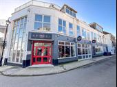 busy restaurant looe