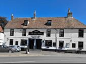 iconic 17th-century pub b&