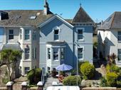 beautifully renovated 7-bedroom guest
