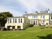 excellently presented 30-bedroom coastal