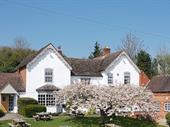 worcestershire country inn set