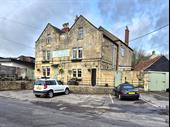 free-of-tie pub restaurant with