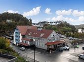 40-room coastal hotel western