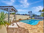 beachside accommodation complex six