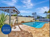 beachside accommodation complex six